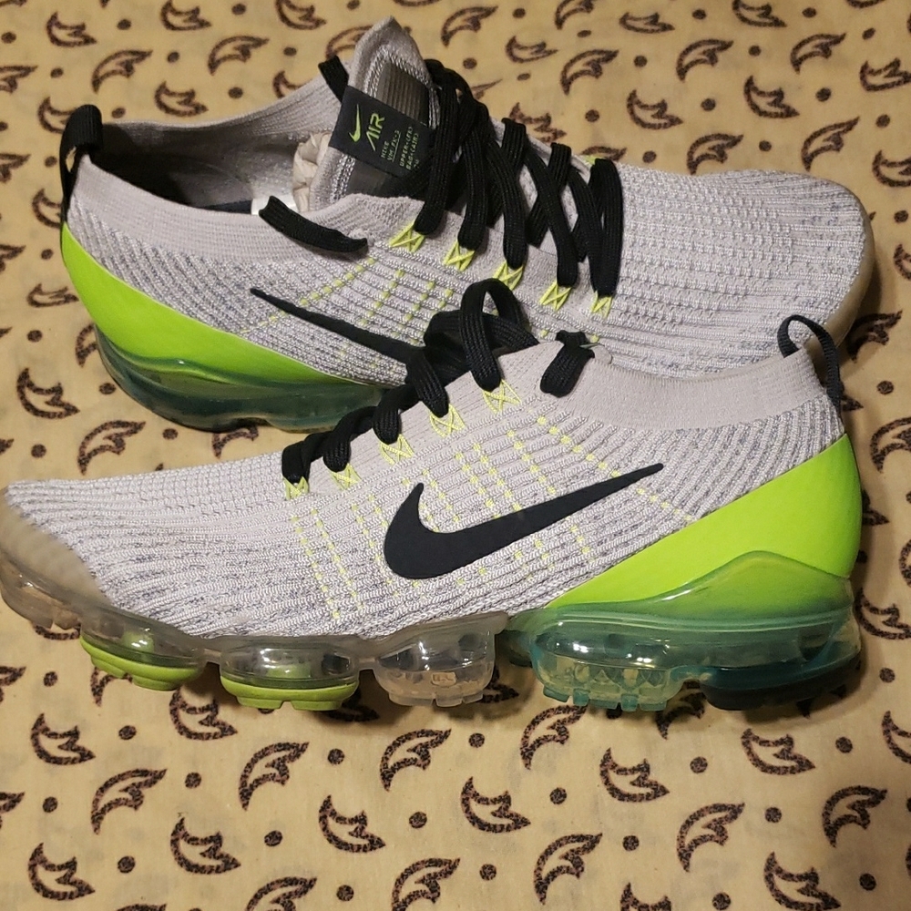 Nike White and Neon Yellow Air Sneakers - Picture 3 of 7